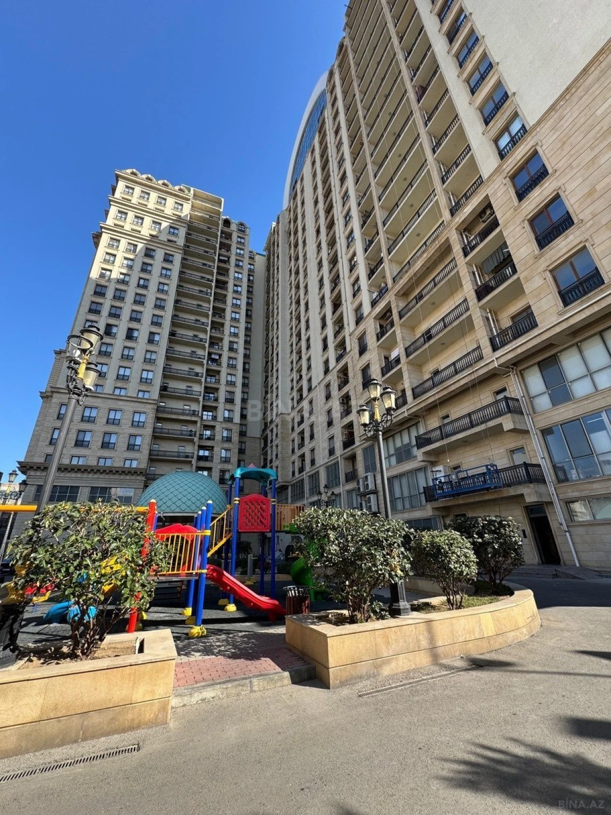 Satılır 2 otaqlı mənzil 107 m²