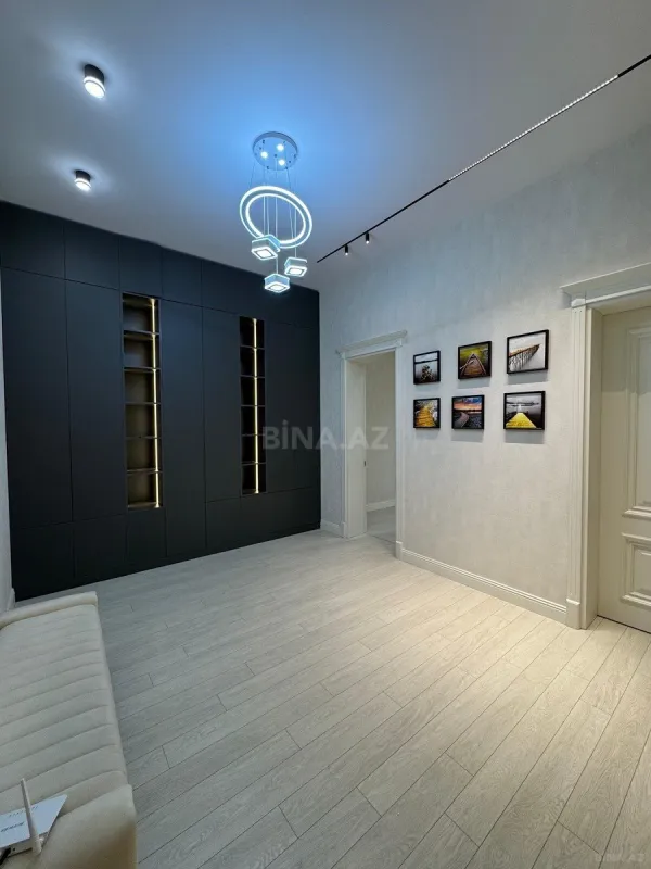 Satılır 2 otaqlı mənzil 107 m²