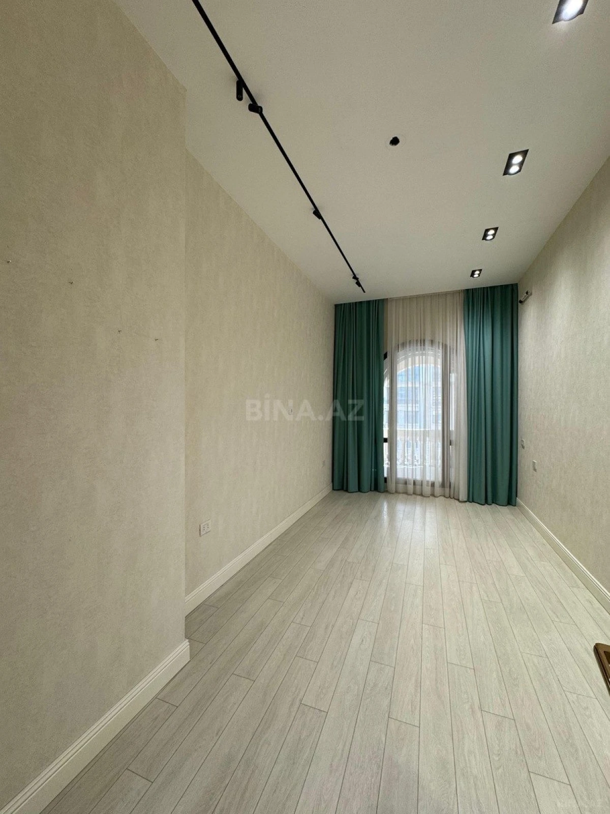 Satılır 2 otaqlı mənzil 107 m²