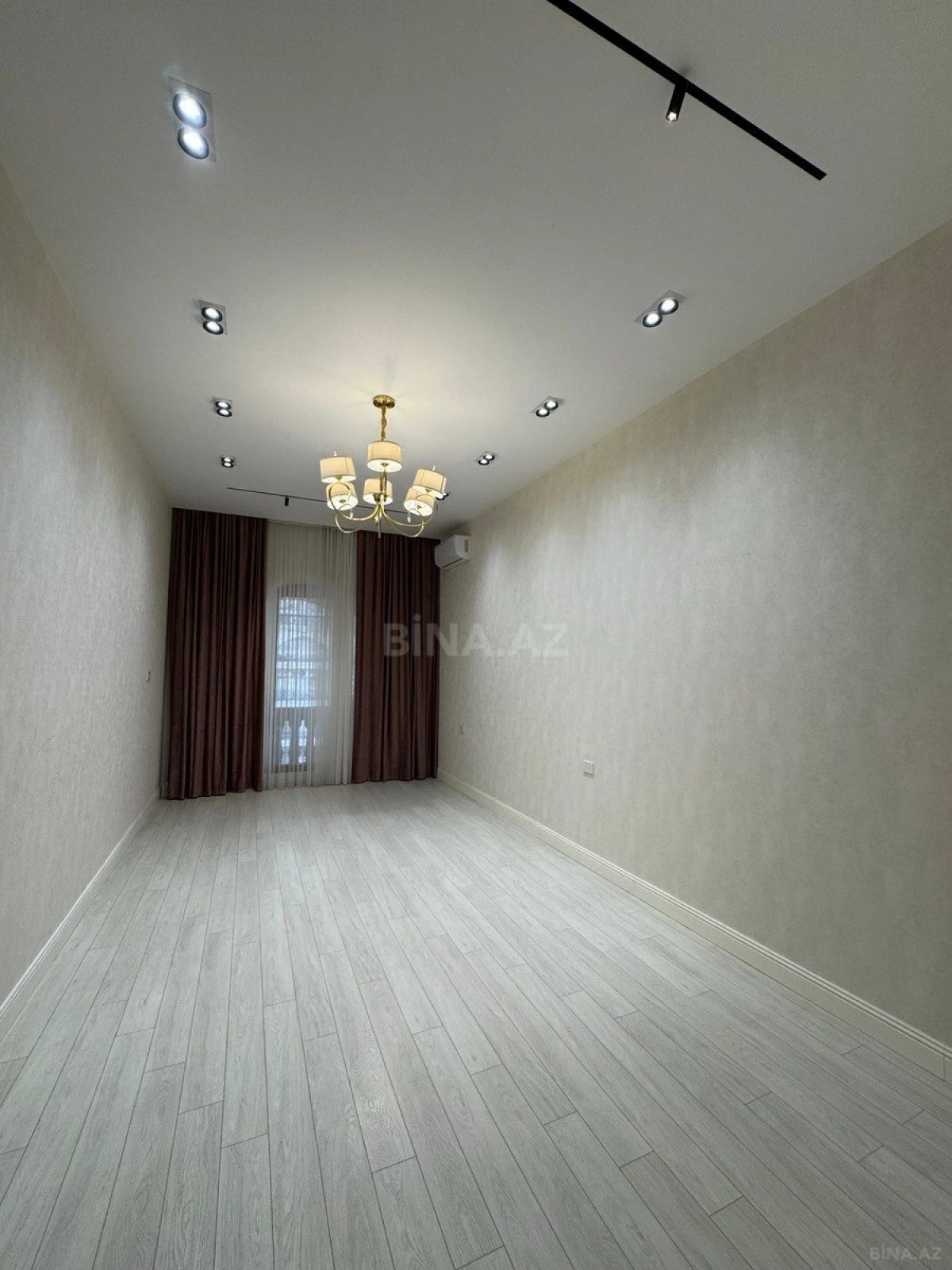 Satılır 2 otaqlı mənzil 107 m²