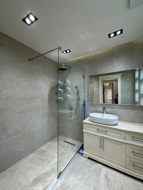 Satılır 2 otaqlı mənzil 107 m²