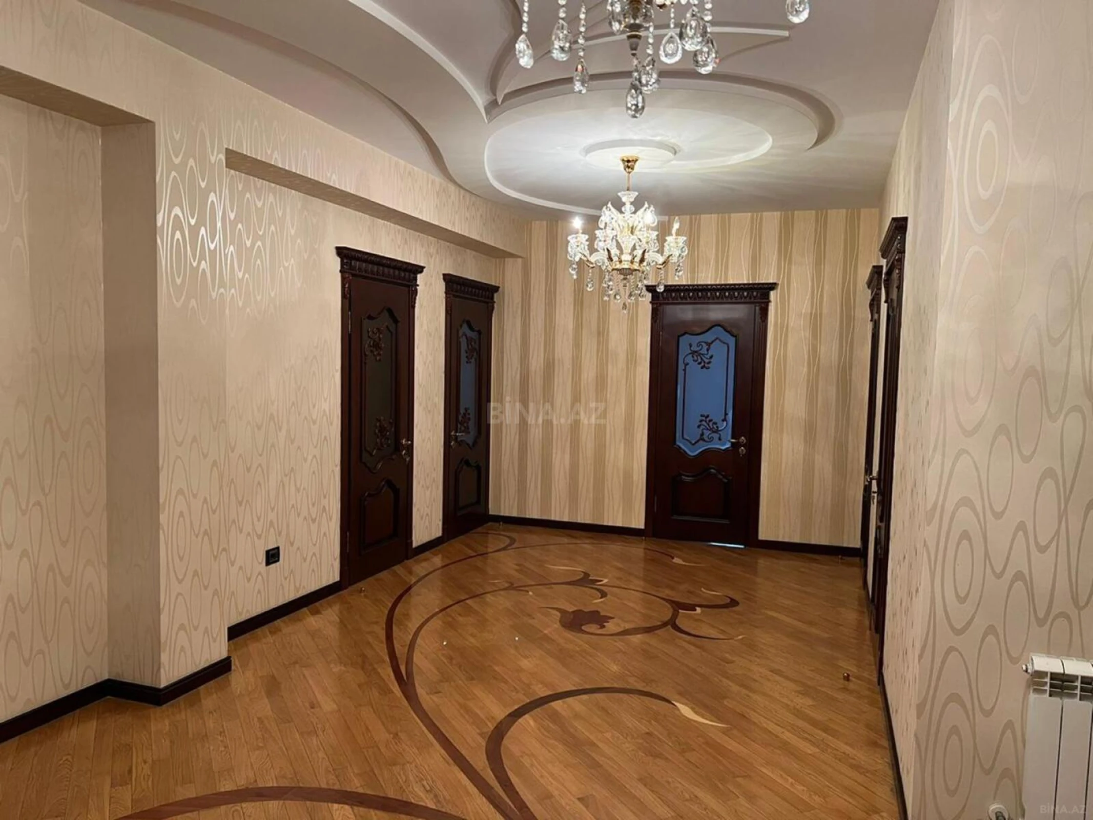 Satılır 4 otaqlı mənzil 193 m²