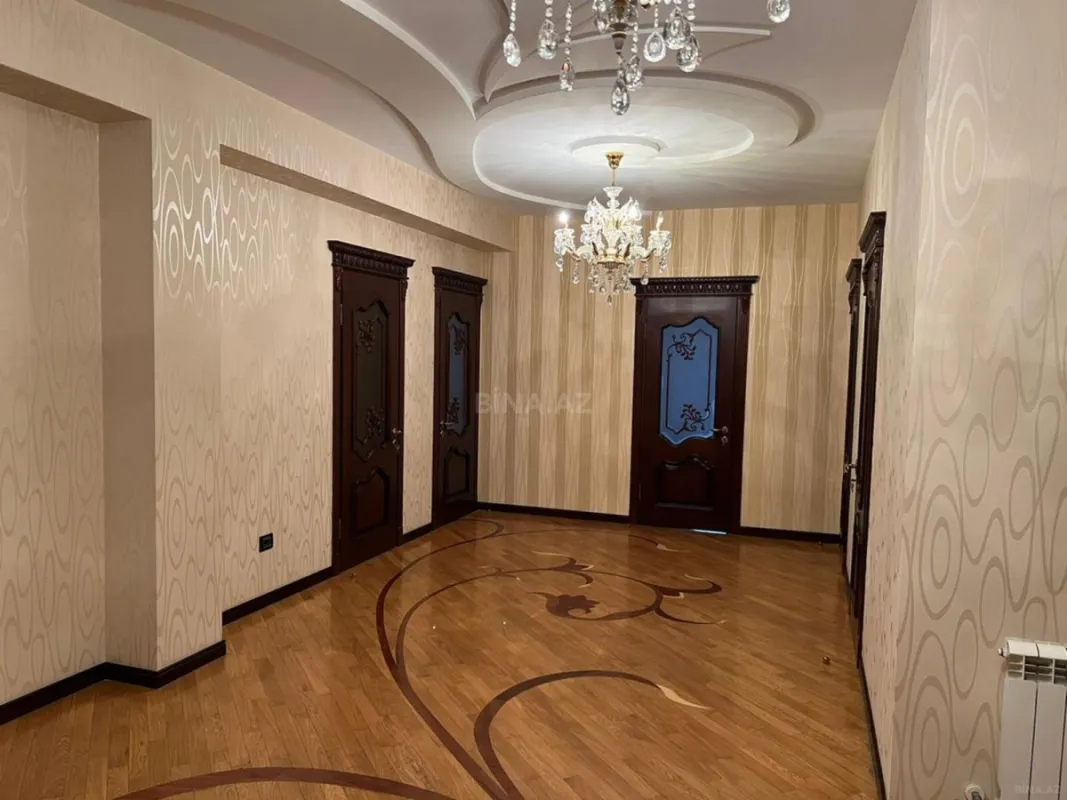 Satılır 4 otaqlı mənzil 193 m²