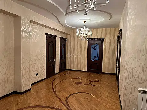 Satılır 4 otaqlı mənzil 193 m²