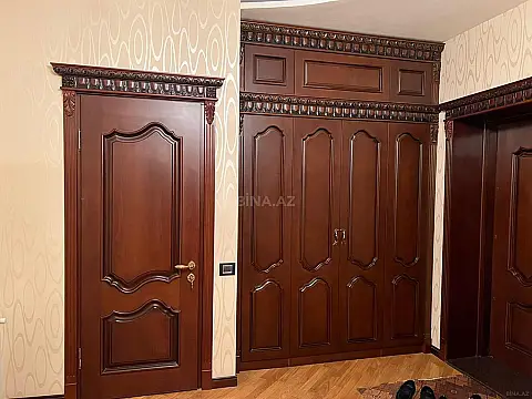 Satılır 4 otaqlı mənzil 193 m²