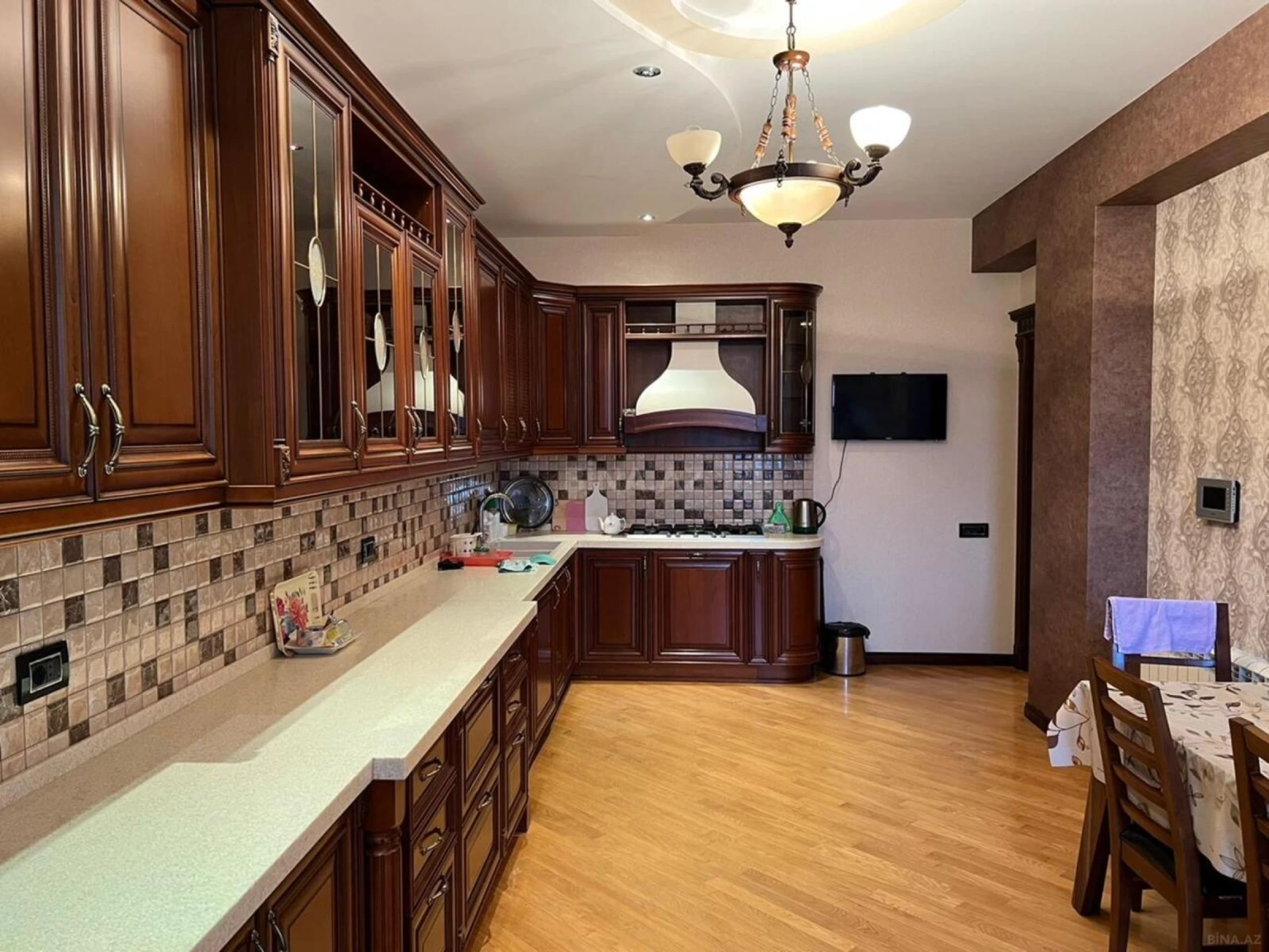 Satılır 4 otaqlı mənzil 193 m²