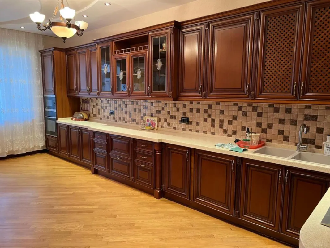 Satılır 4 otaqlı mənzil 193 m²