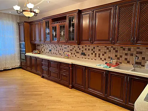 Satılır 4 otaqlı mənzil 193 m²