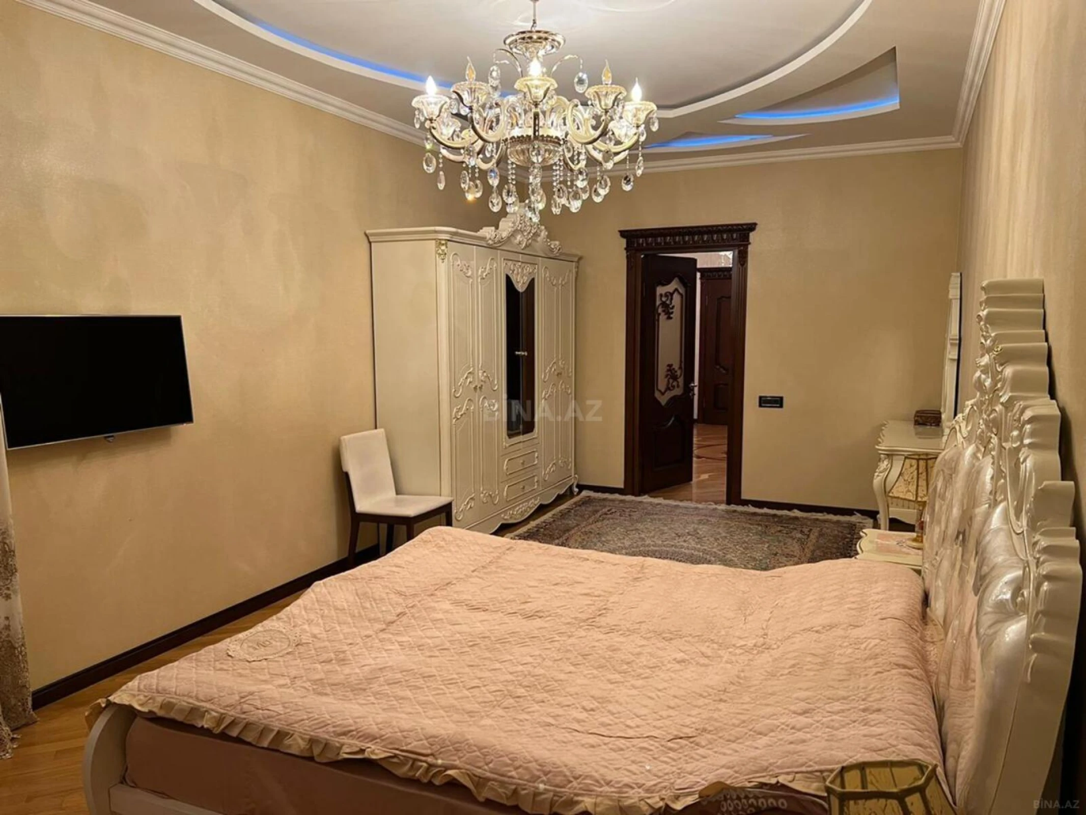 Satılır 4 otaqlı mənzil 193 m²