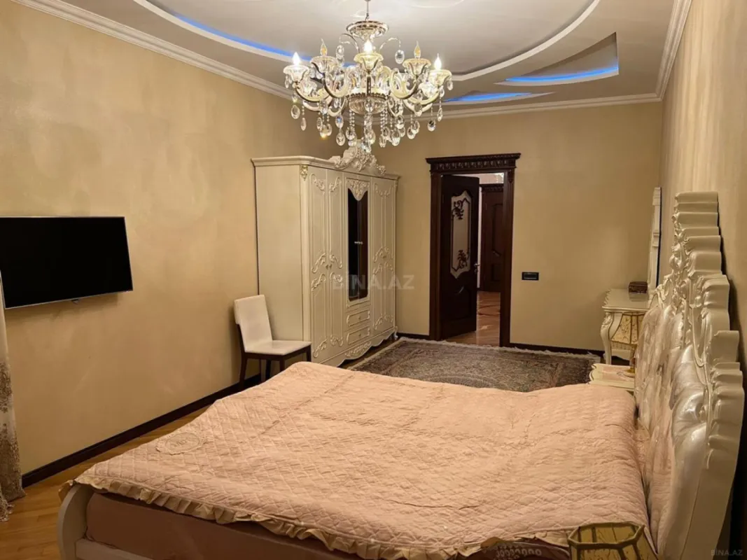 Satılır 4 otaqlı mənzil 193 m²