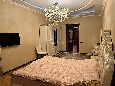 Satılır 4 otaqlı mənzil 193 m²