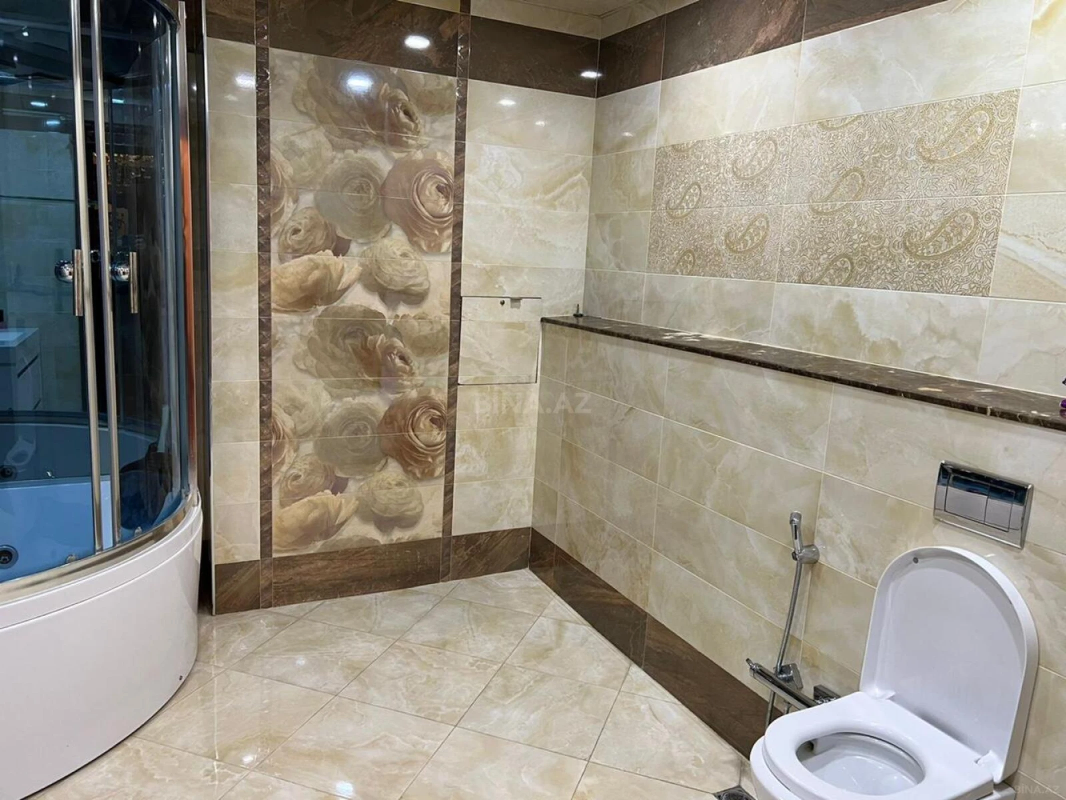 Satılır 4 otaqlı mənzil 193 m²