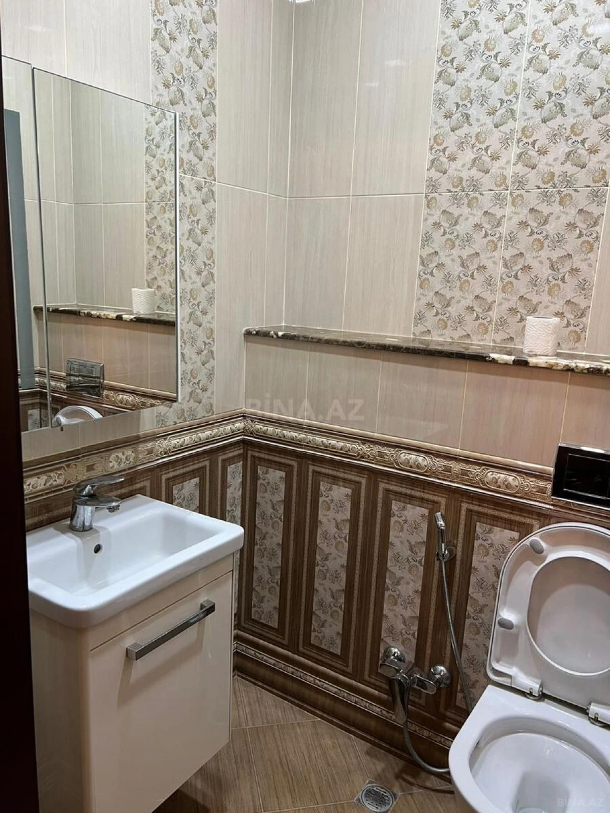 Satılır 4 otaqlı mənzil 193 m²