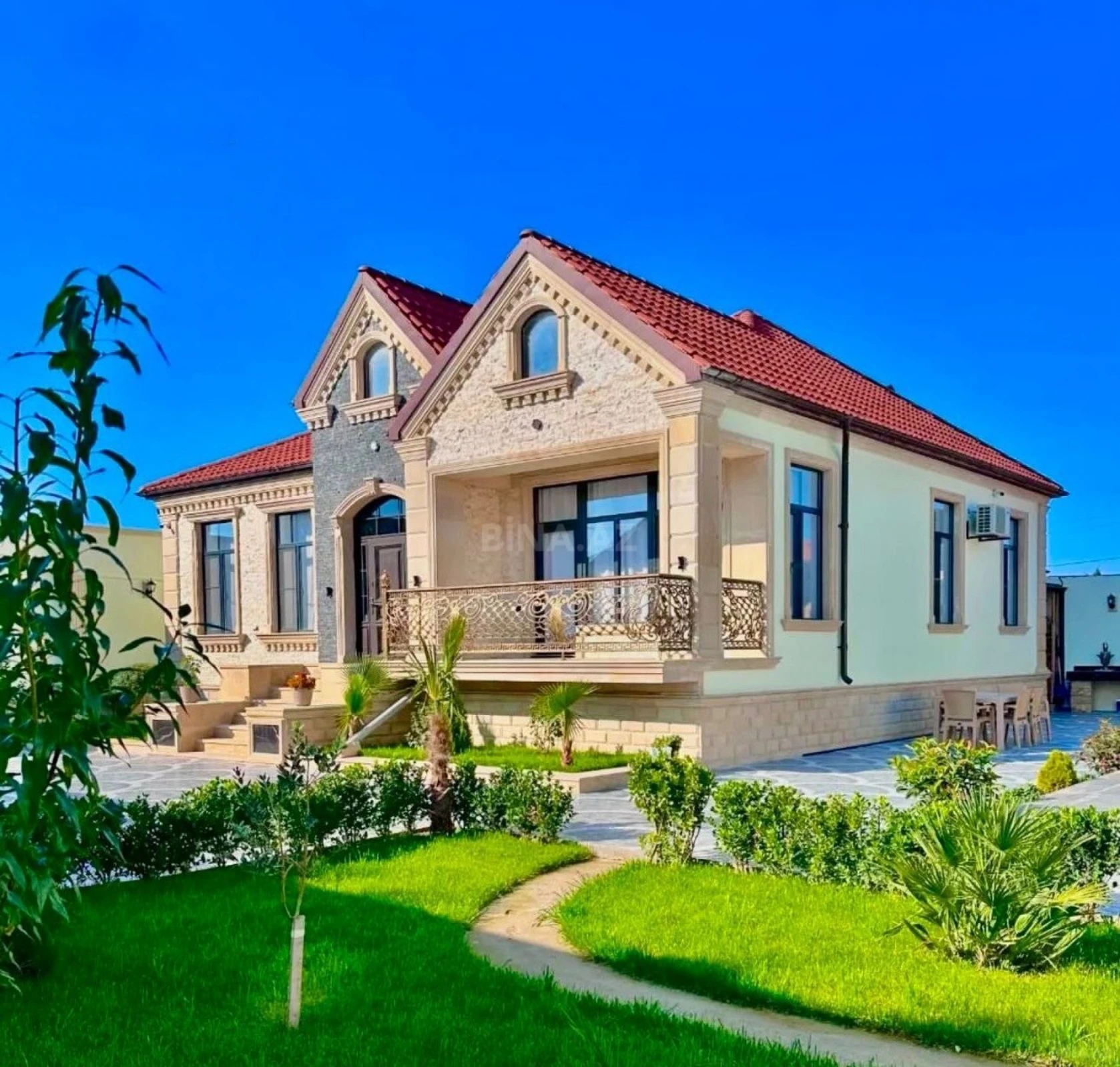 Satılır 4 otaqlı həyət evi 165 m²