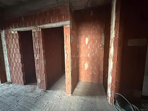 Satılır 3 otaqlı mənzil 146 m²