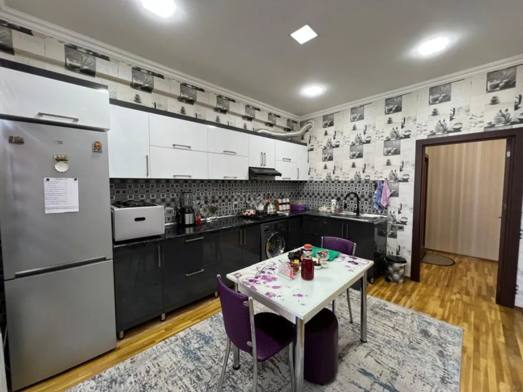 Satılır 2 otaqlı mənzil 76 m²