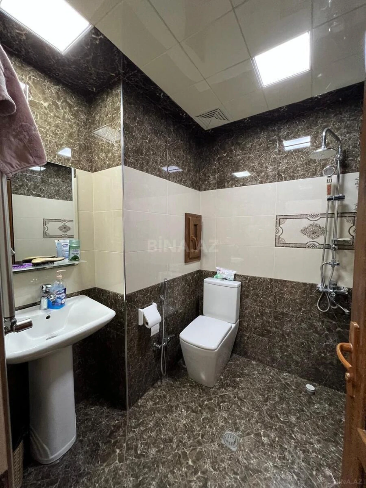 Satılır 2 otaqlı mənzil 76 m²