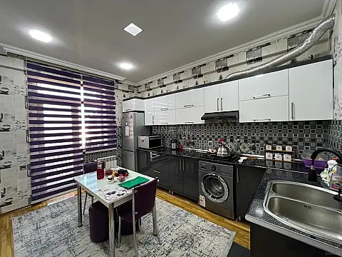 Satılır 2 otaqlı mənzil 76 m²