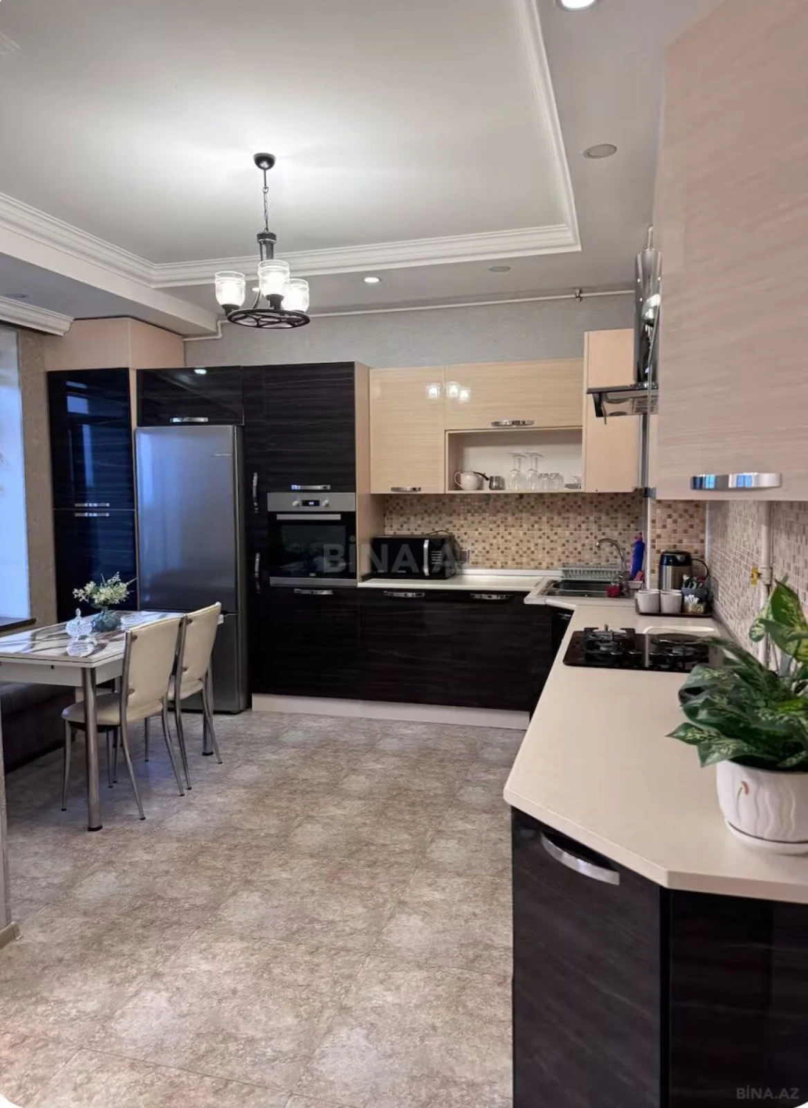 Kirayə verilir 3 otaqlı mənzil 140 m²