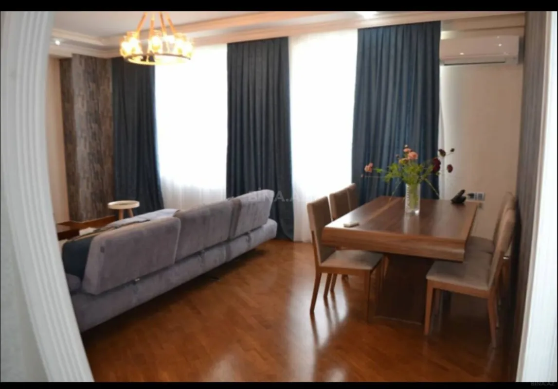 Kirayə verilir 3 otaqlı mənzil 140 m²