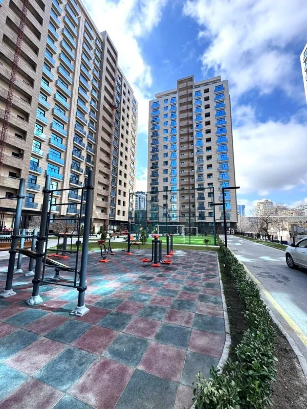 Satılır 4 otaqlı mənzil 145 m²