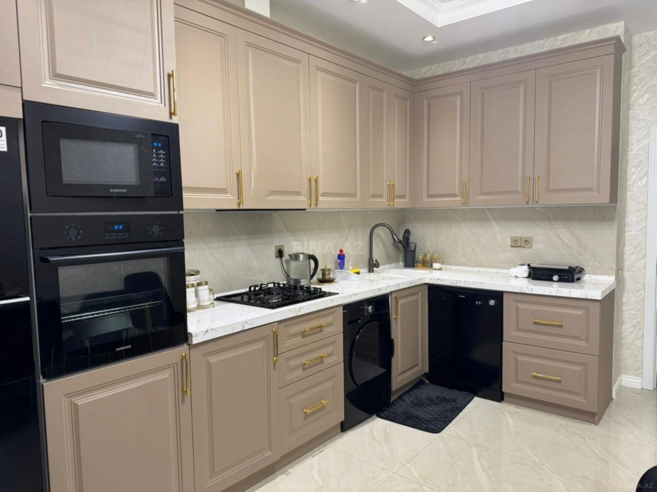 Satılır 3 otaqlı mənzil 130 m²