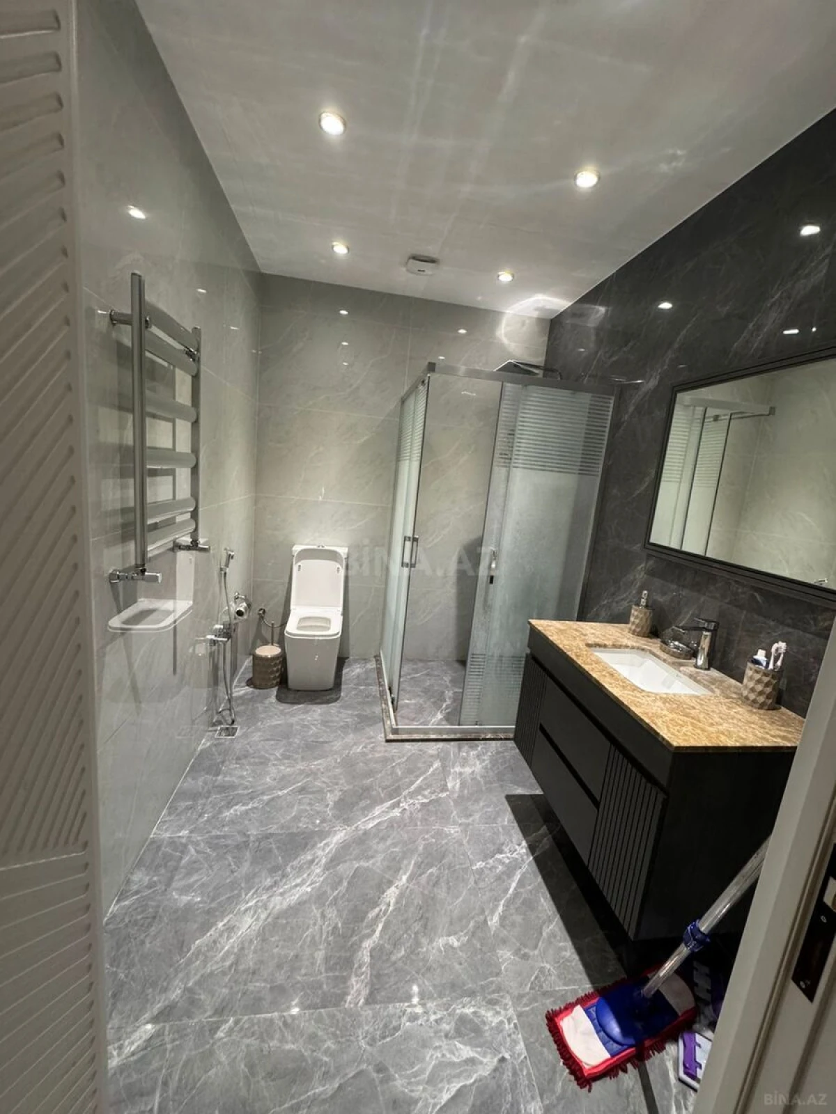 Satılır 3 otaqlı mənzil 130 m²