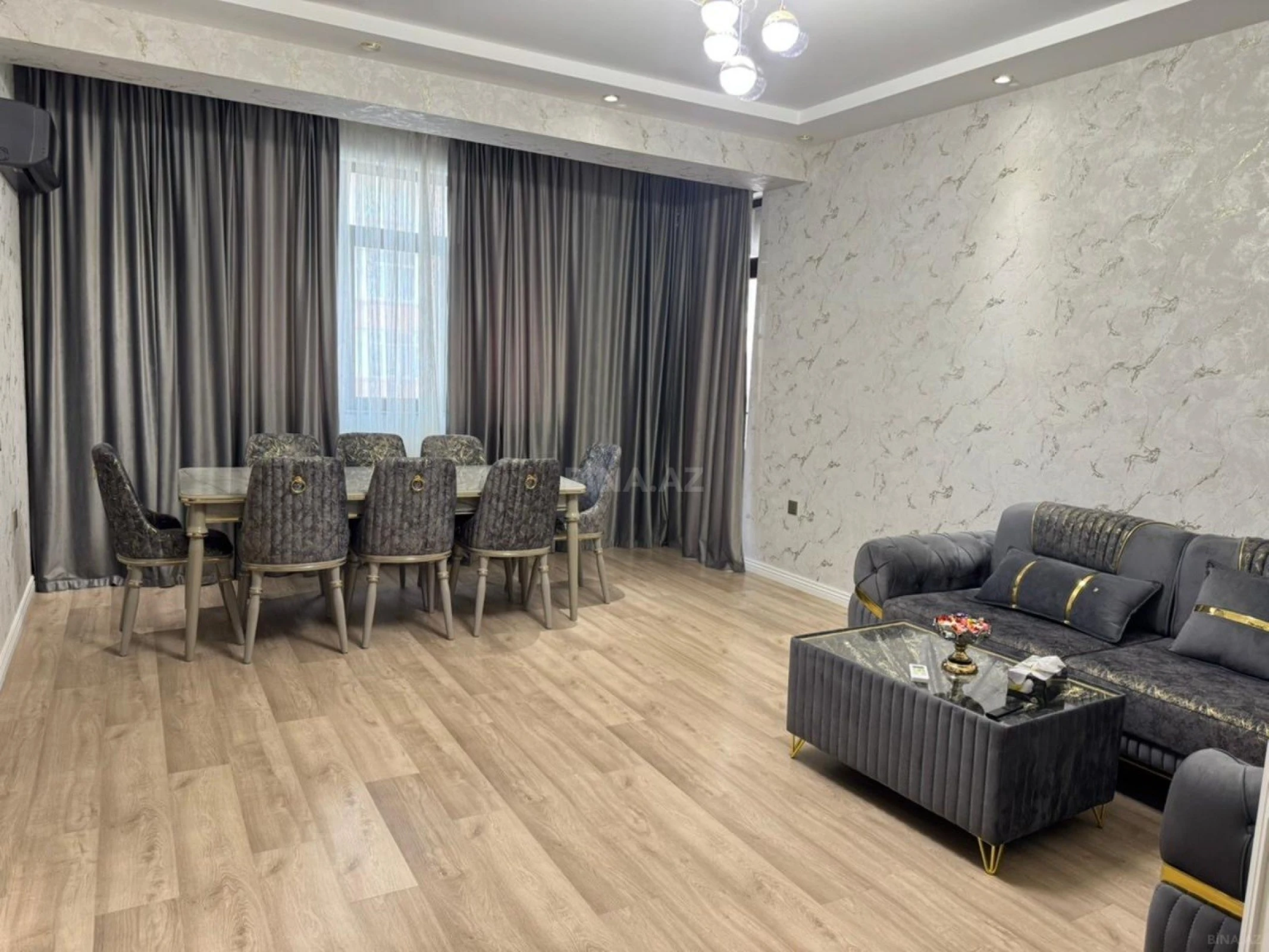 Satılır 3 otaqlı mənzil 130 m²