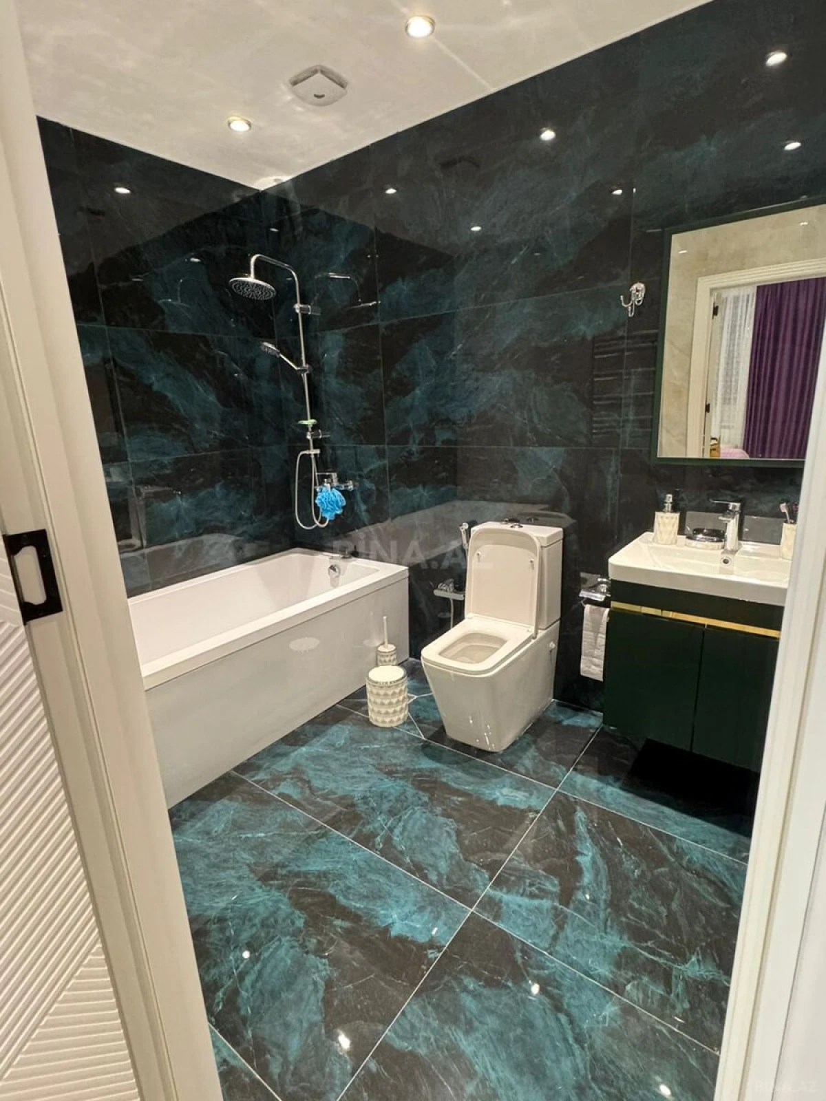 Satılır 3 otaqlı mənzil 130 m²