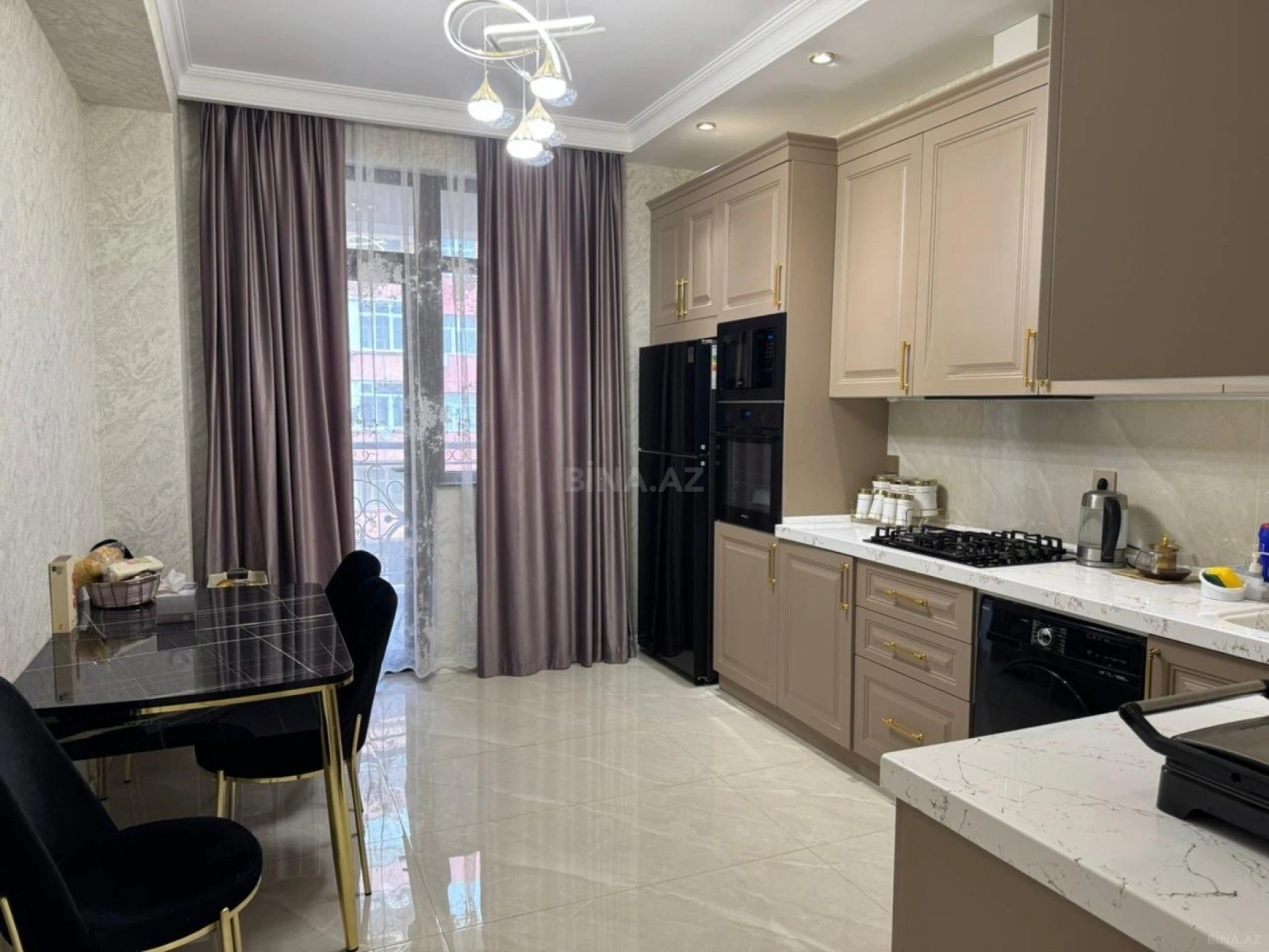 Satılır 3 otaqlı mənzil 130 m²