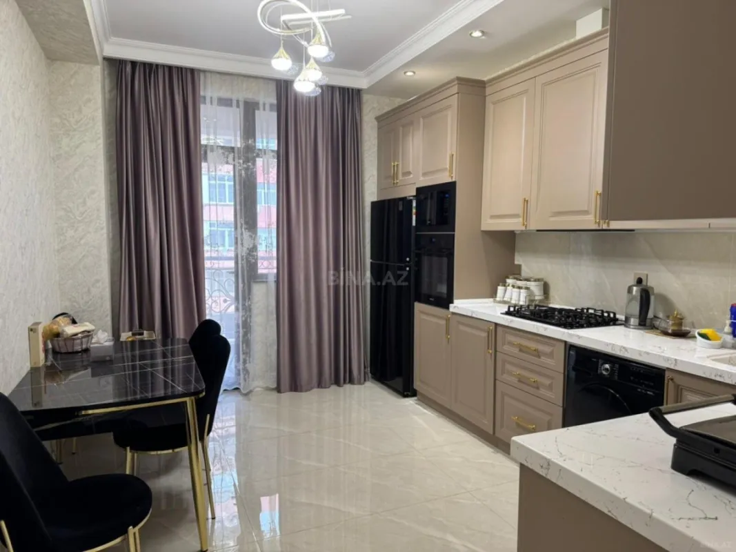 Satılır 3 otaqlı mənzil 130 m²
