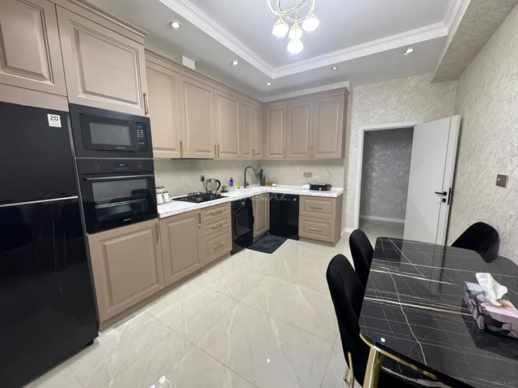 Satılır 3 otaqlı mənzil 130 m²