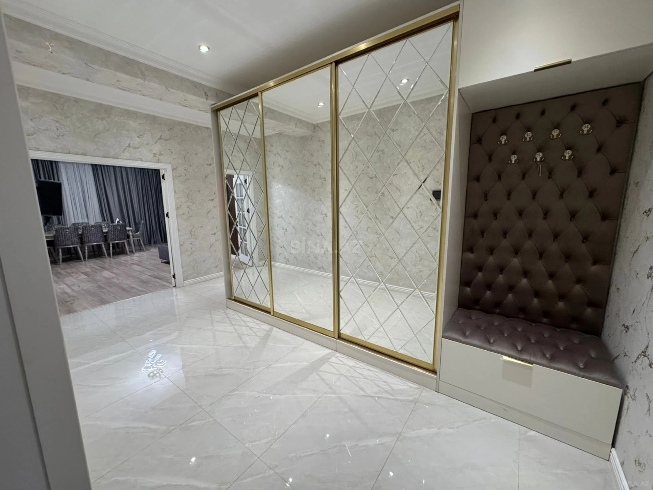 Satılır 3 otaqlı mənzil 130 m²