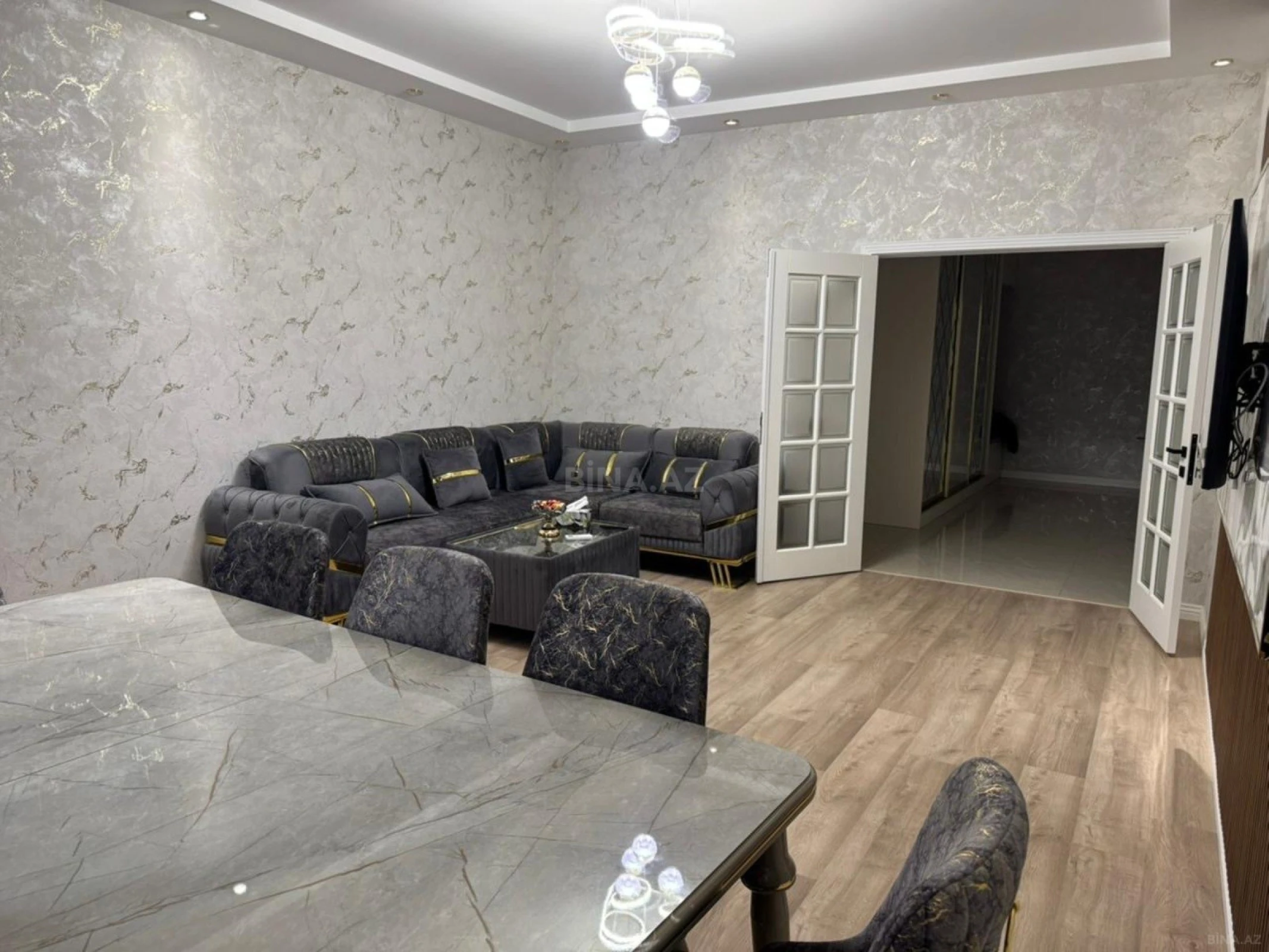 Satılır 3 otaqlı mənzil 130 m²