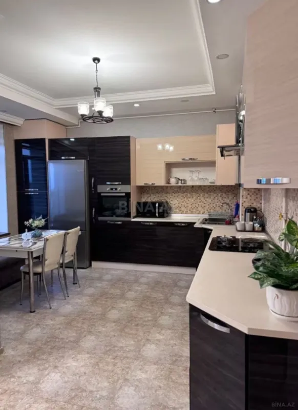 Kirayə verilir 3 otaqlı mənzil 138 m²