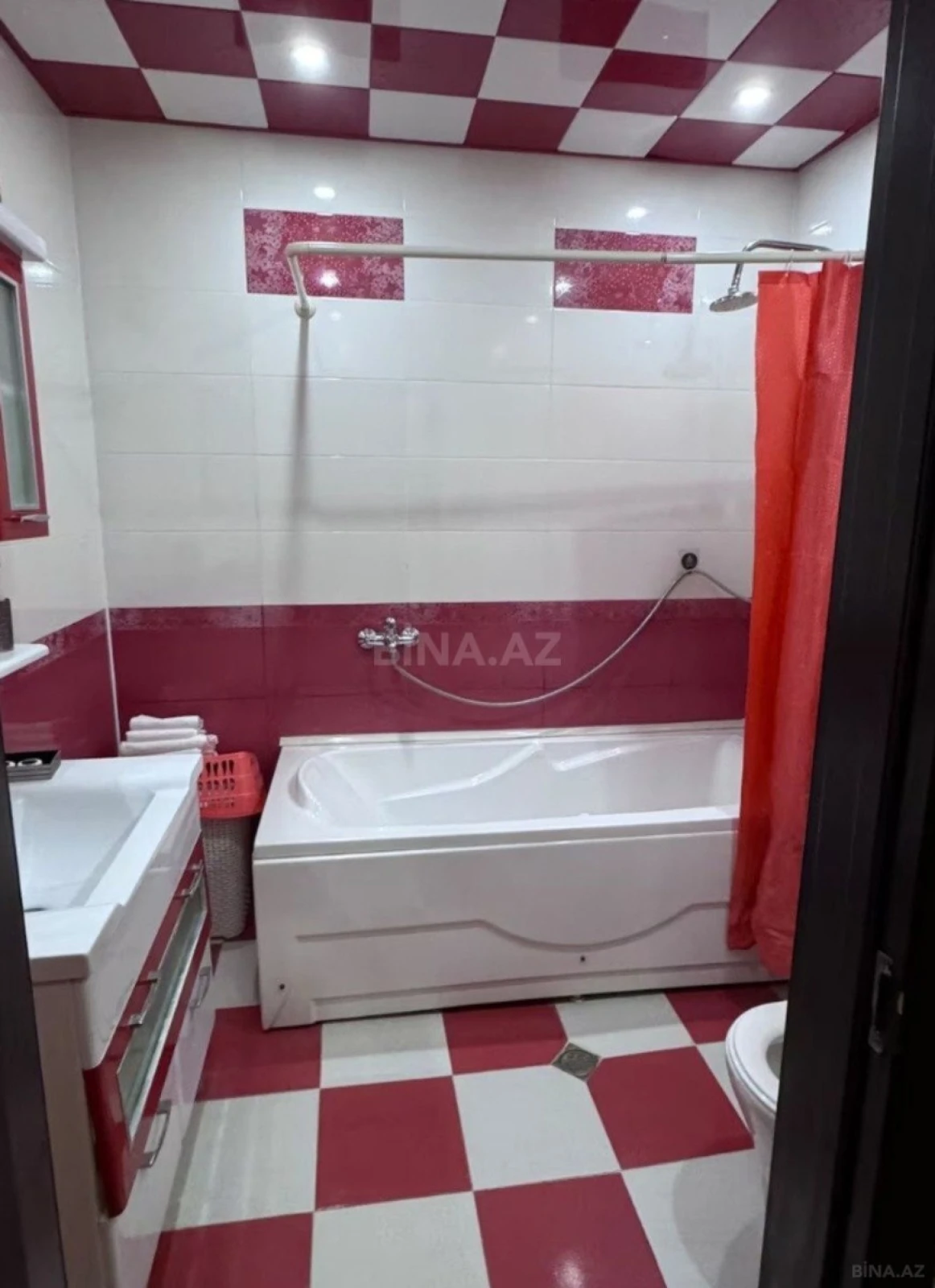 Kirayə verilir 3 otaqlı mənzil 138 m²