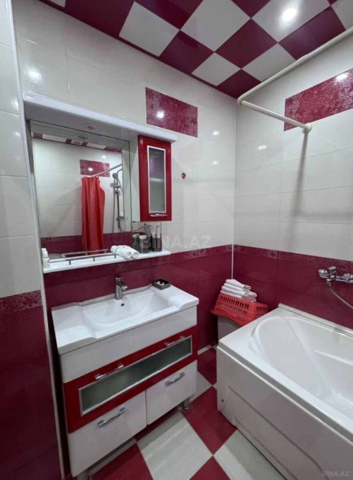 Kirayə verilir 3 otaqlı mənzil 138 m²