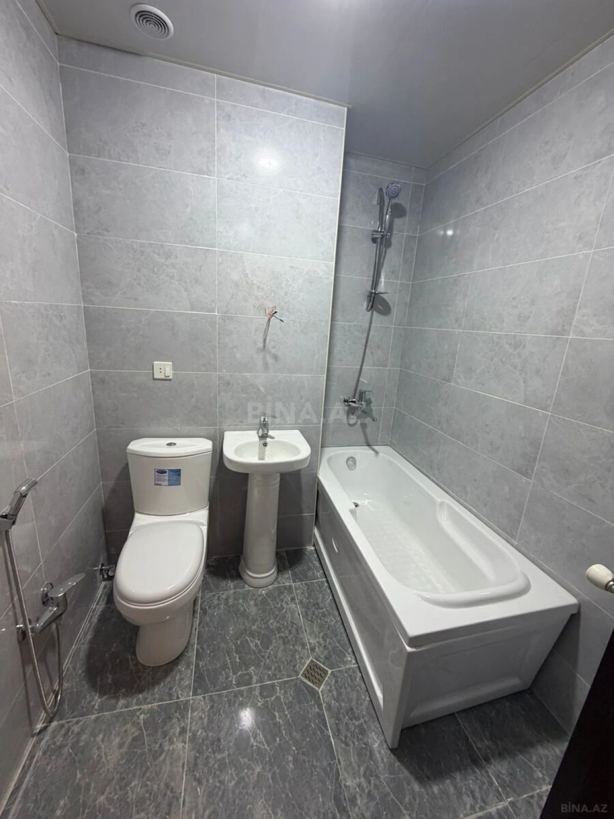 Satılır 4 otaqlı mənzil 100 m²