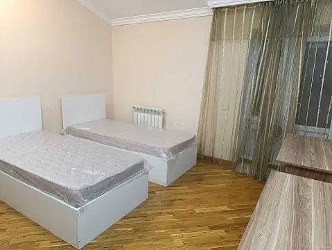 Kirayə verilir 3 otaqlı mənzil 140 m²