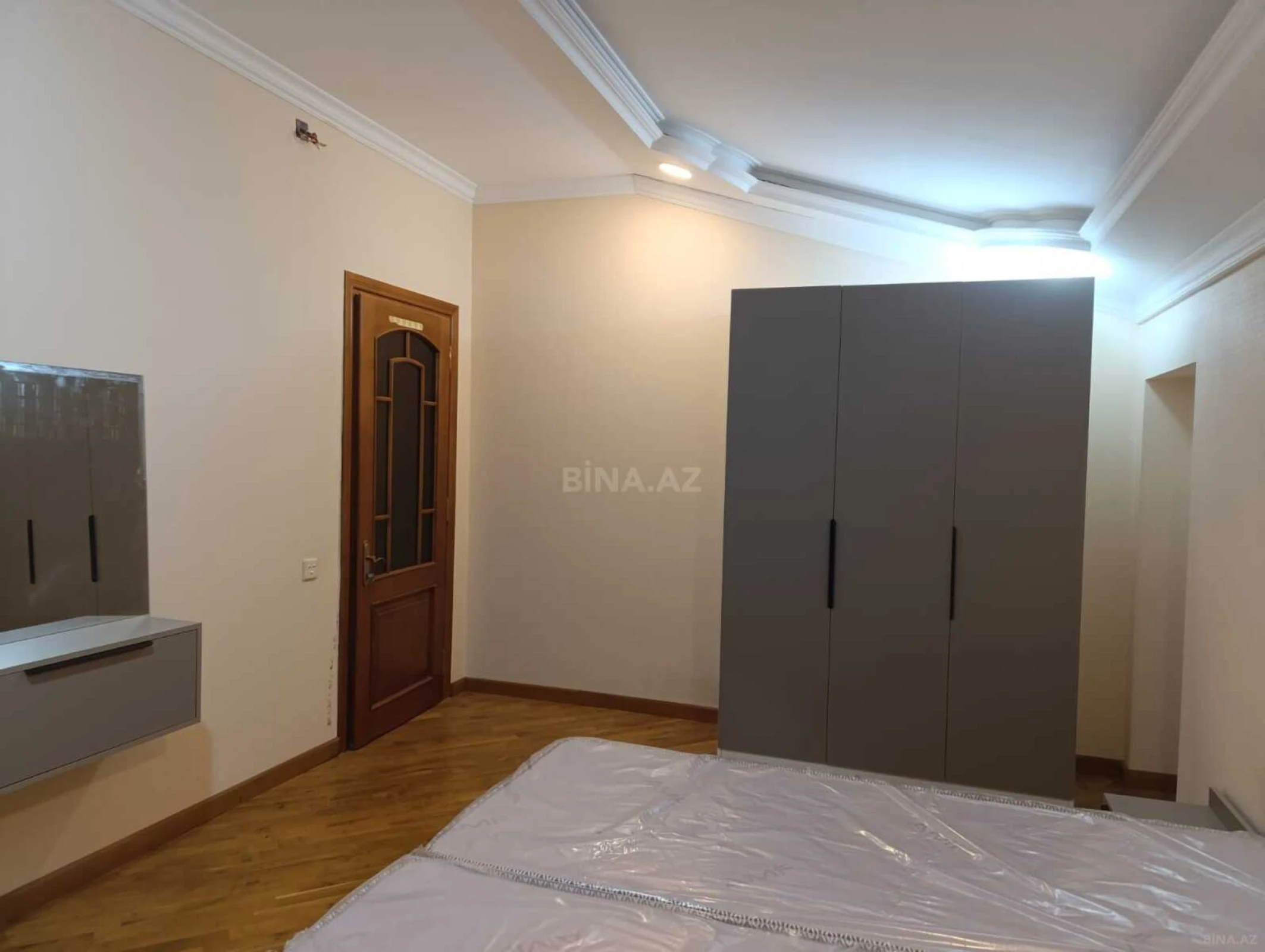 Kirayə verilir 3 otaqlı mənzil 140 m²