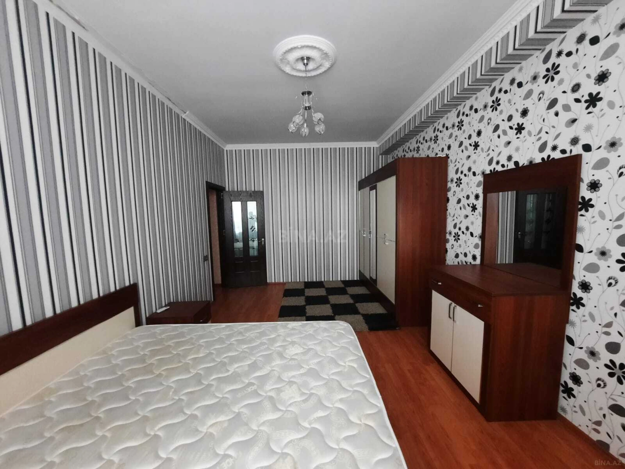 Kirayə verilir 4 otaqlı mənzil 192 m²