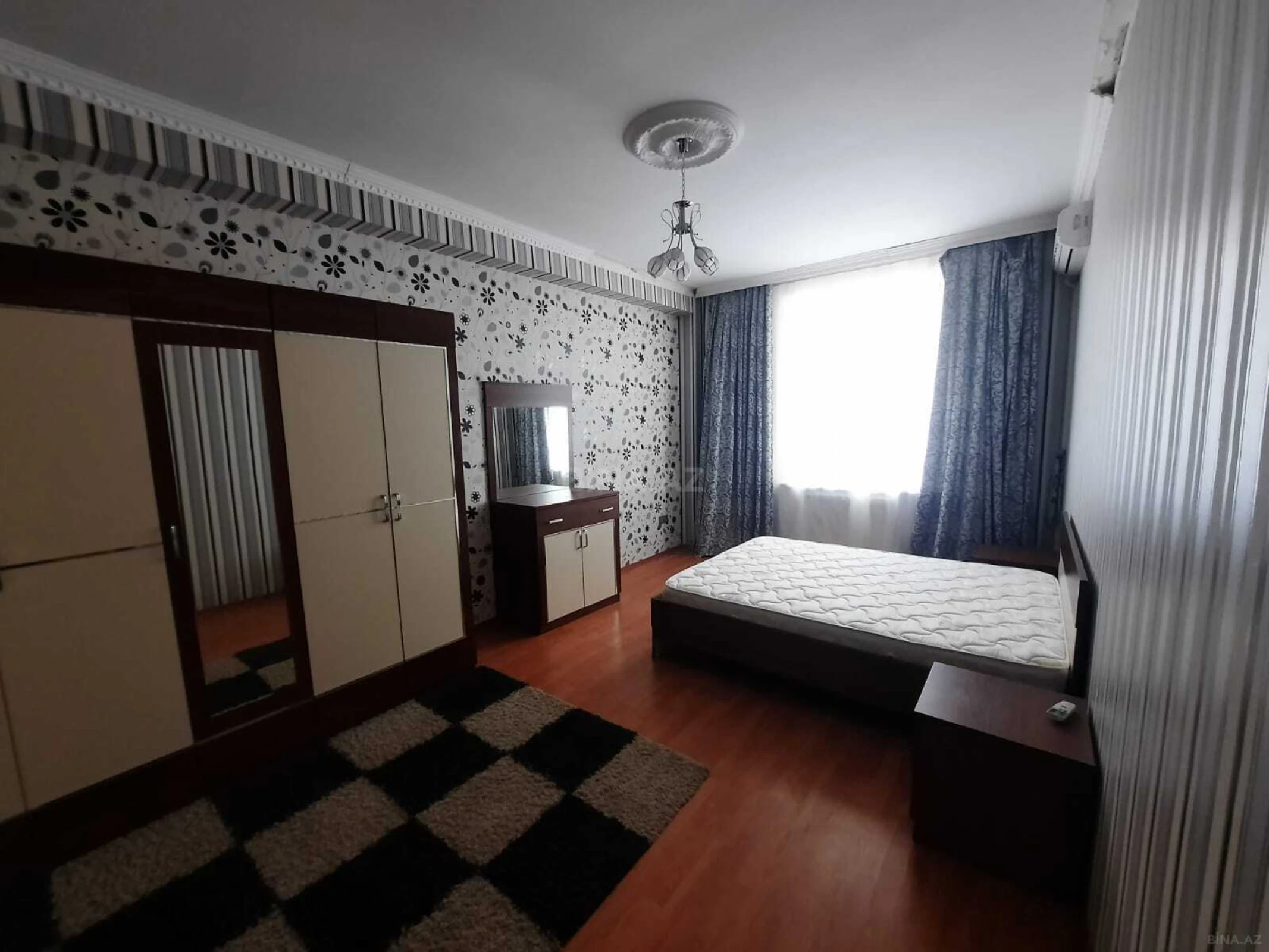 Kirayə verilir 4 otaqlı mənzil 192 m²