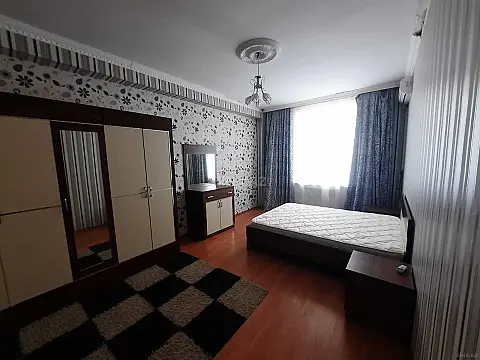 Kirayə verilir 4 otaqlı mənzil 192 m²
