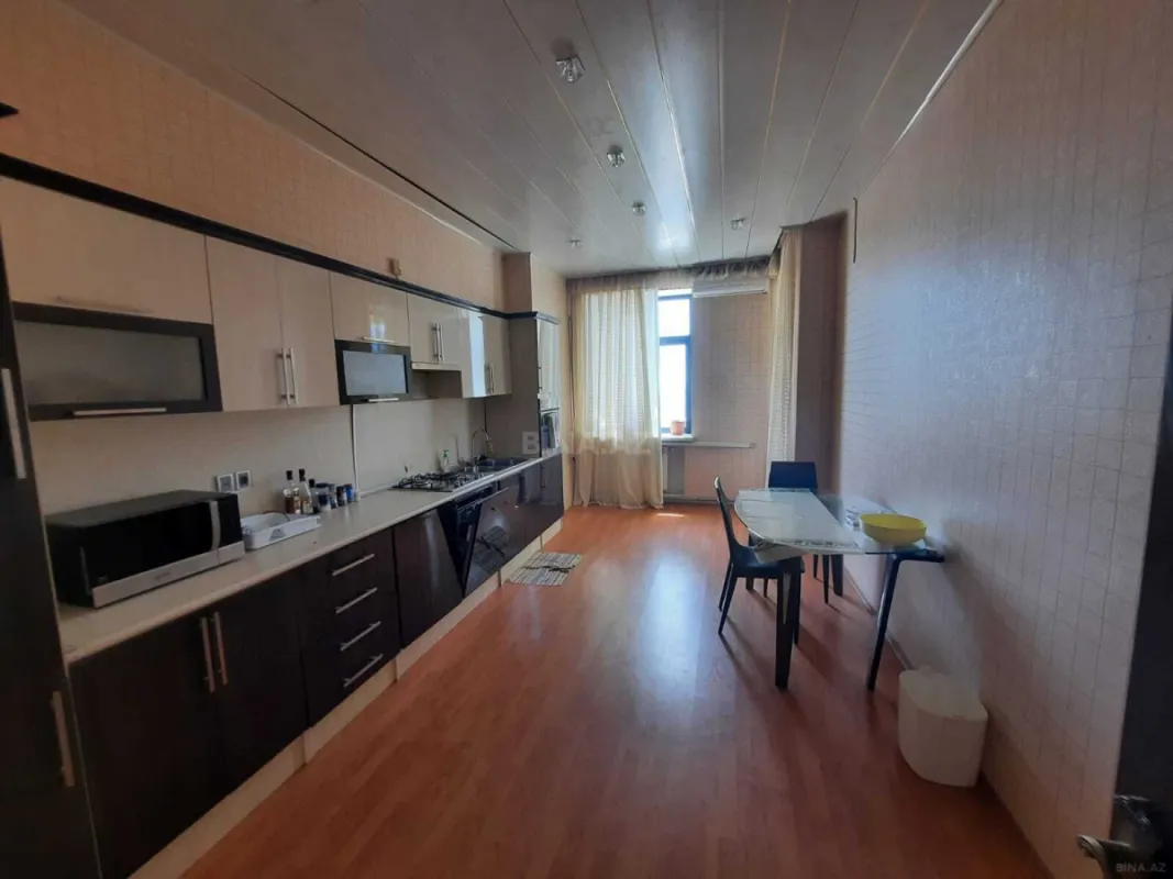 Kirayə verilir 4 otaqlı mənzil 192 m²