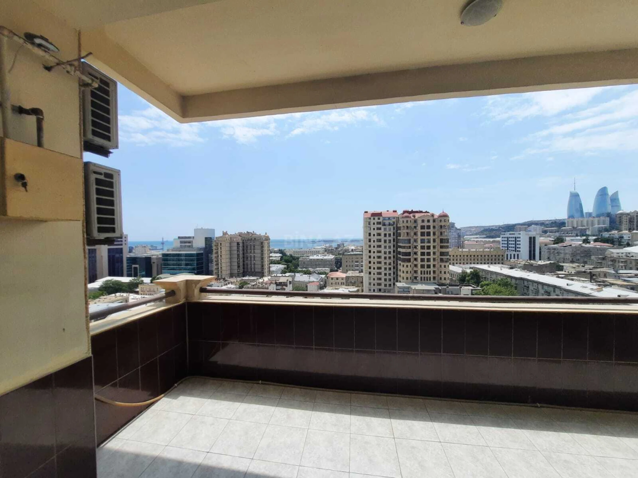Kirayə verilir 4 otaqlı mənzil 192 m²