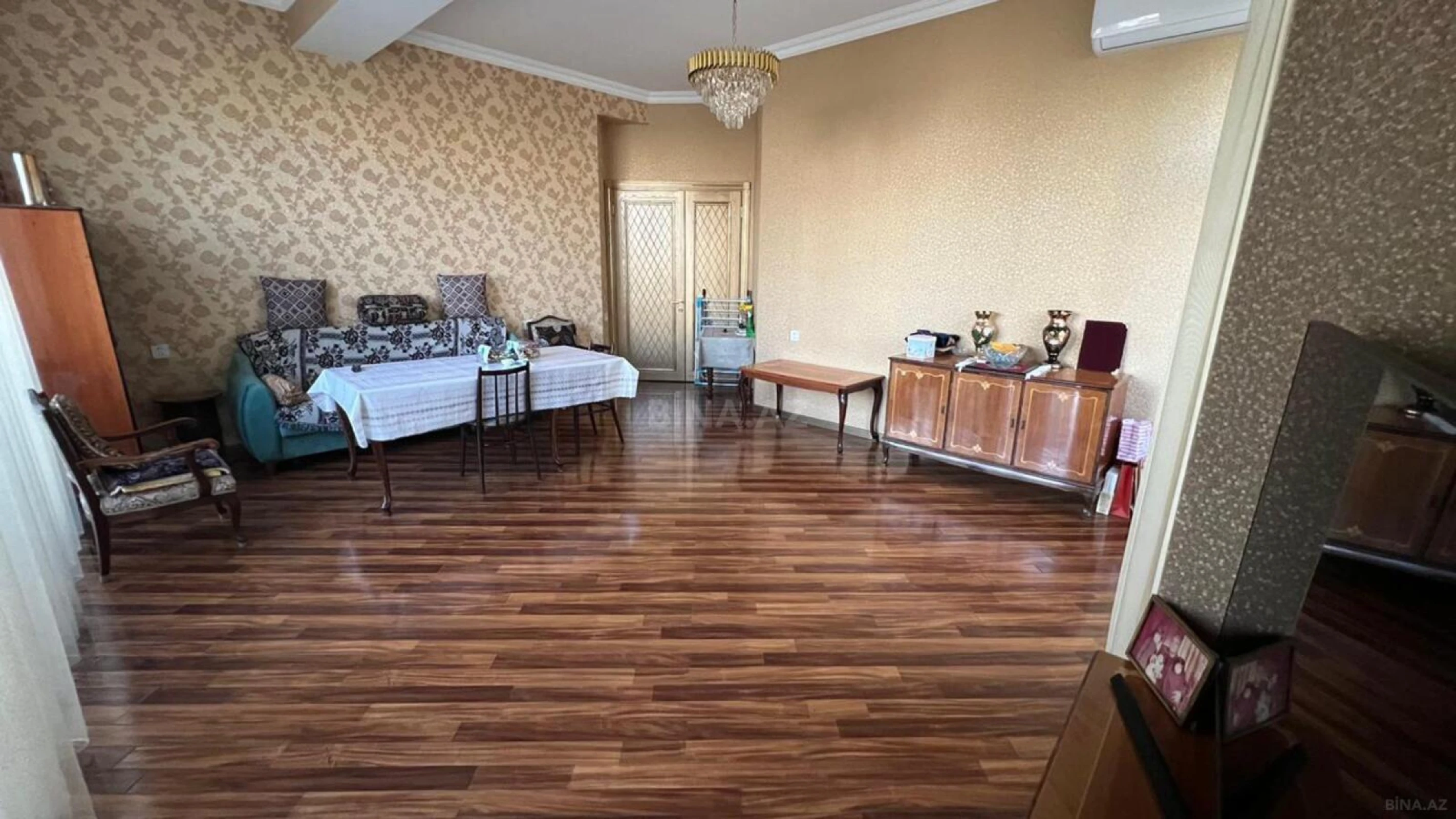 Satılır 3 otaqlı mənzil 125 m²