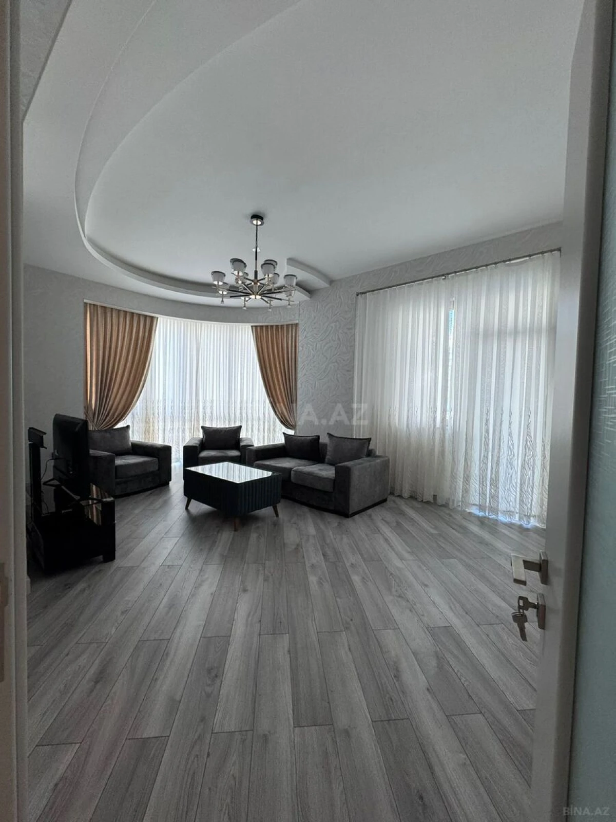 Kirayə verilir 3 otaqlı mənzil 120 m²