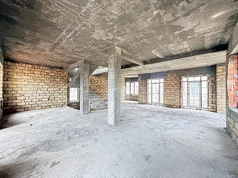 Satılır 9 otaqlı həyət evi 460 m²