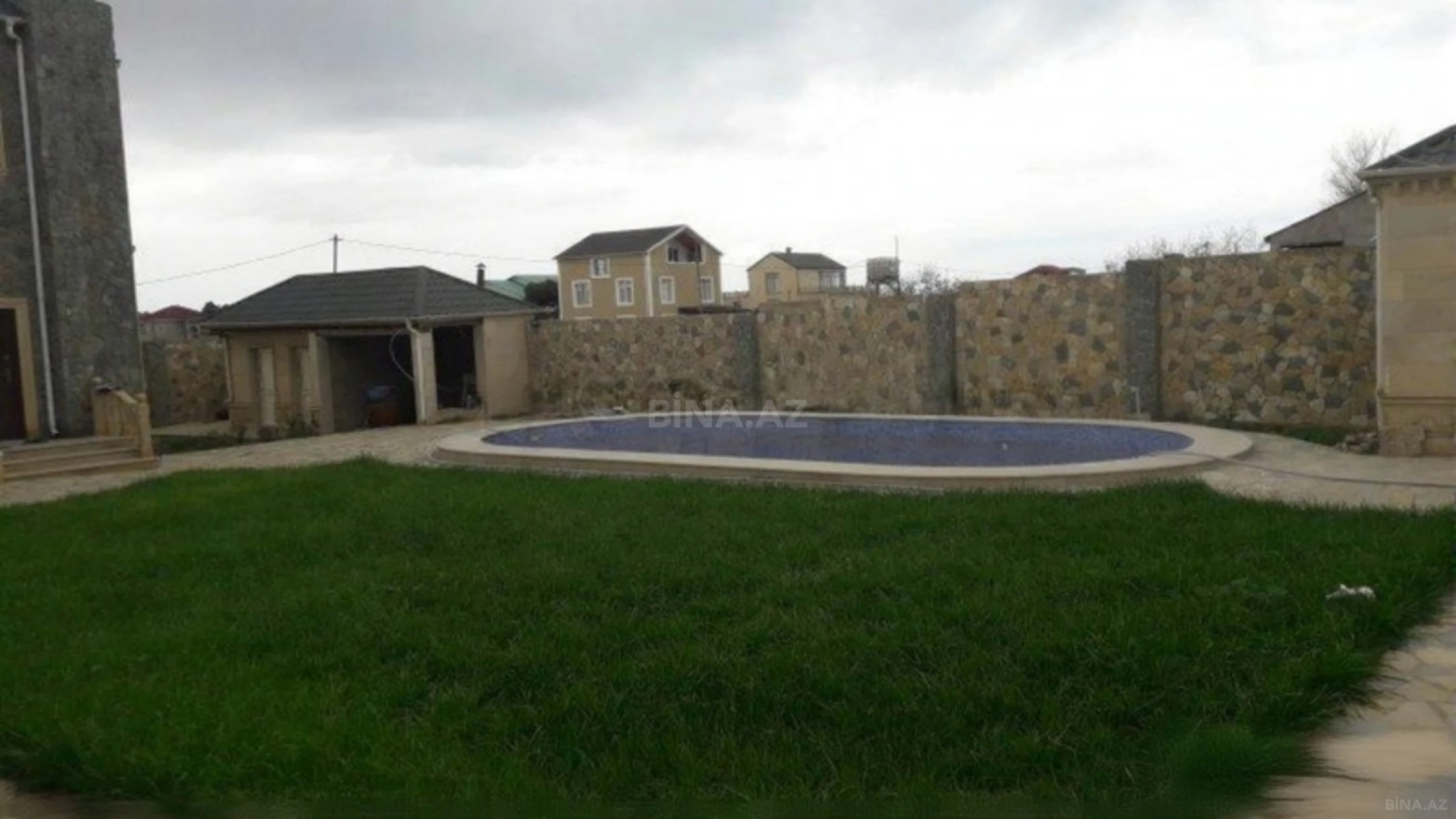 Kirayə verilir 6 otaqlı həyət evi 300 m²