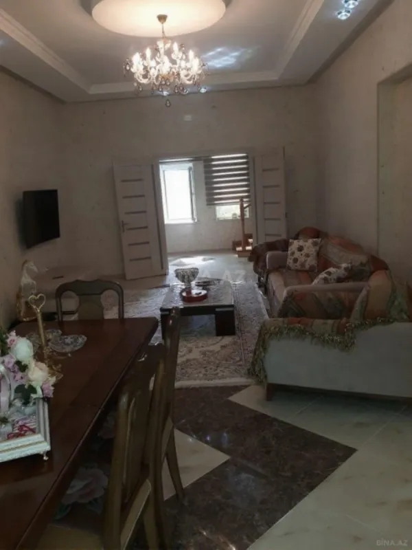 Kirayə verilir 6 otaqlı həyət evi 300 m²